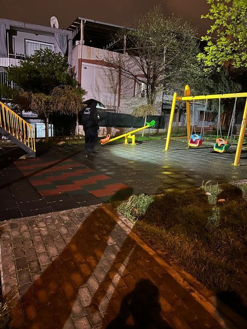 Parkta oynayan çocuğa bıçaklı saldırı