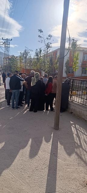 VAN'DA SİLAHLI ÖĞRENCİ ALARMI