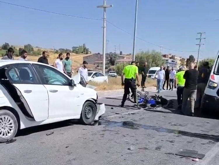 Motosiklet sürücüsü baba ve oğlu hayatını kaybetti