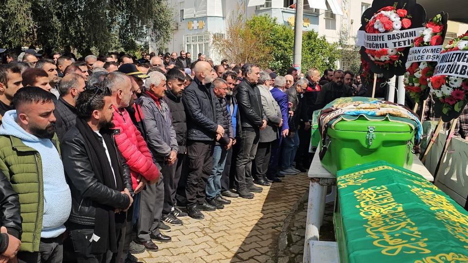 YANGINDA HAYATINI KAYBEDEN ANNE VE 2 ÇOCUĞU SON YOLCULUĞUNA UĞURLANDI