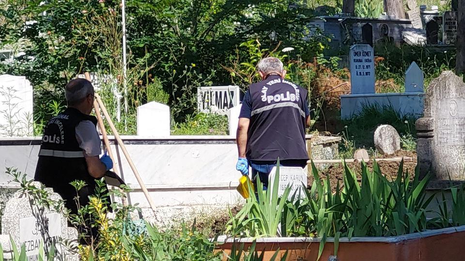 MEZARLIKTAN SİLAH ÇIKTI