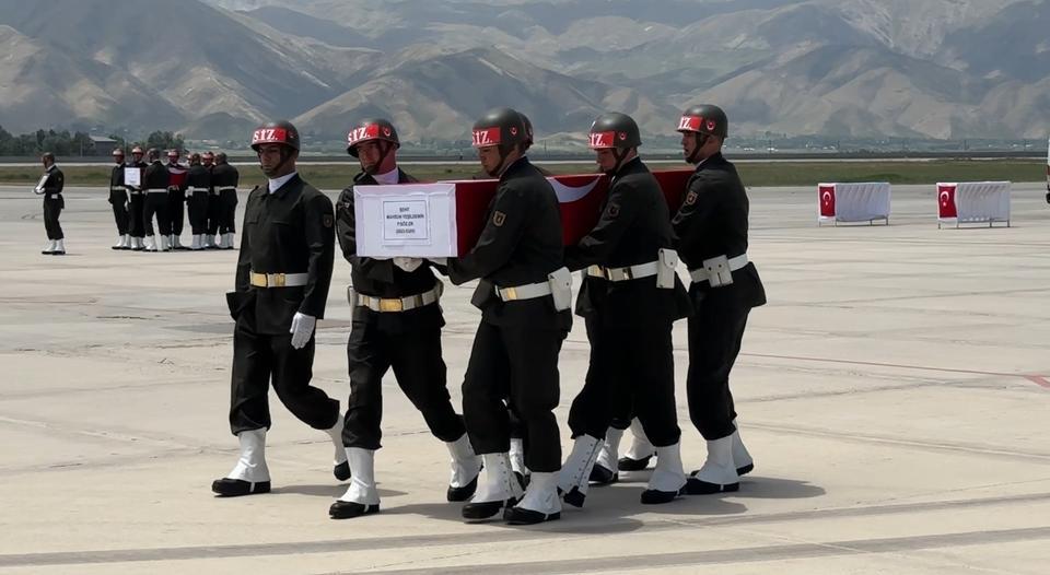 Şehit askerlerimiz törenle uğurlandı