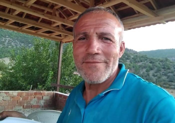 DEVRİLEN TRAKTÖRÜN ALTINDA KALAN SÜRÜCÜ HAYATINI KAYBETTİ