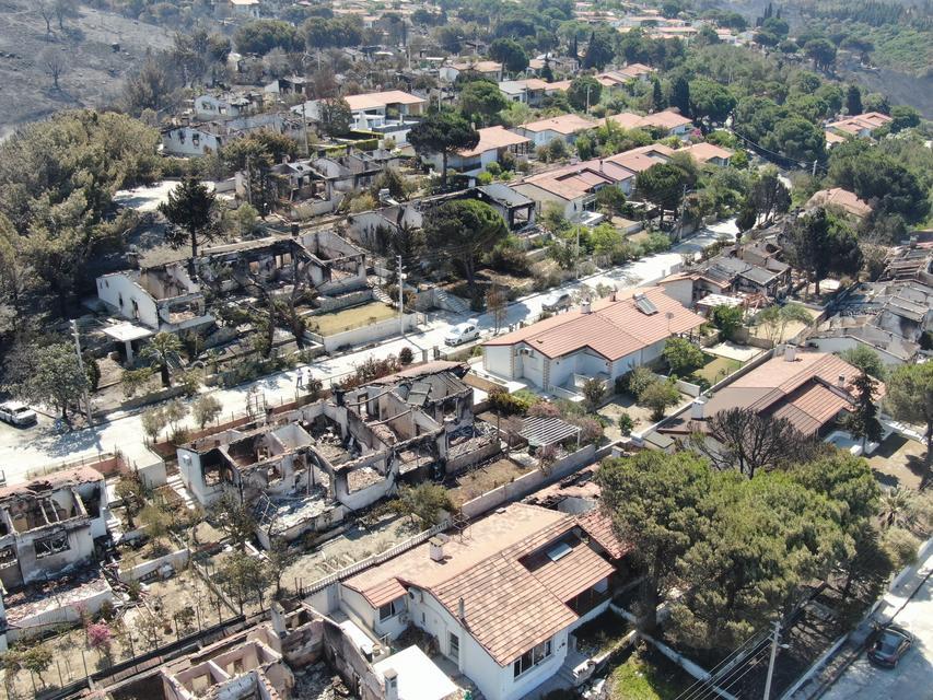 İzmir’deki yangında 85 yazlık ev küle döndü