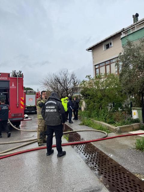 Ev yangını korkuttu: 1 ölü, 1 yaralı