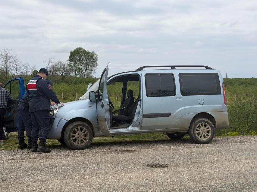 Aracında silahla vurulmuş halde bulundu