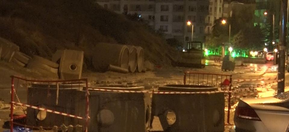 Kanalizasyon taştı, binaları su bastı