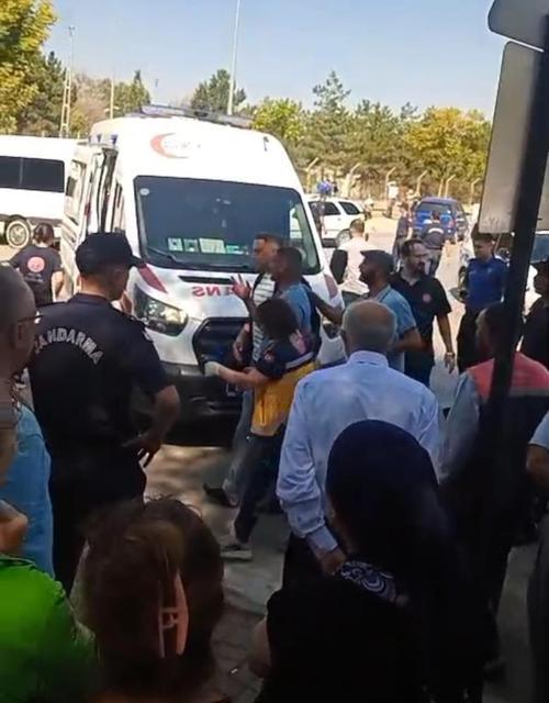 Parkta dehşet: Eşini ve ailesini kurşun yağmuruna tuttu