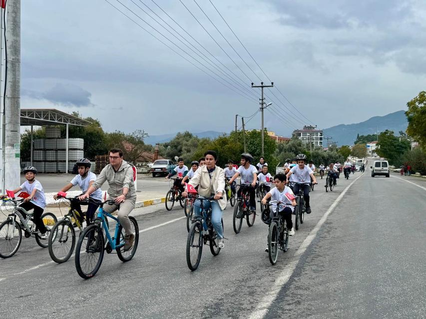 Bozdoğan'da çocuklar 'Cumhuriyet' için pedalladı