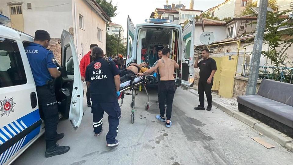 Otomobilinde bıçaklanmış halde bulunan şahıs hayatını kaybetti