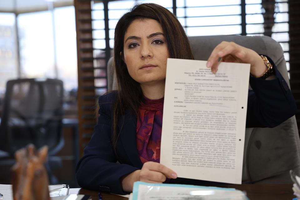"ÖZEL OKUL PİYASADA 2 BİN LİRA OLAN KİTAP SETİNE 15 BİN LİRA İSTEDİ" İDDİASI MAHKEMELİK OLDU AVUKAT NAZAN AKÇA SUBAŞI: "MAĞDUR OLANLAR SESSİZ KALMASIN" "BAŞKA BİR ÇAREMİZ OLMADIĞI İÇİN KİTAPLARI ALDIM"