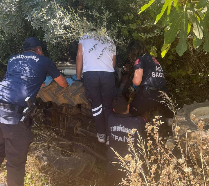 Aydın’da devrilen traktörün altındaki sürücü güçlükle kurtarıldı