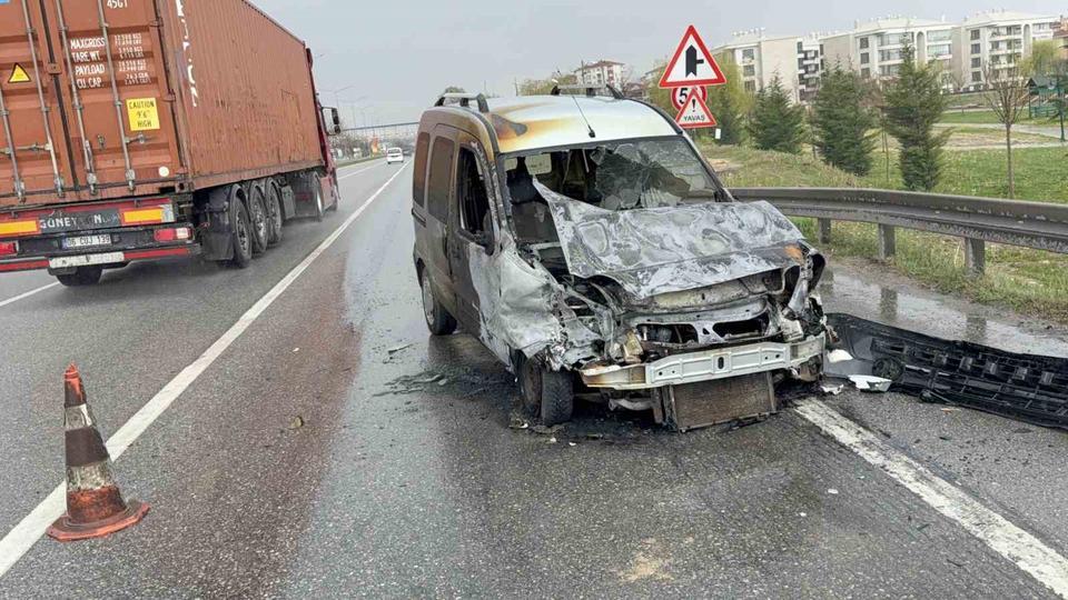 Direksiyon başında fenalaşan sürücü kurtarılamadı