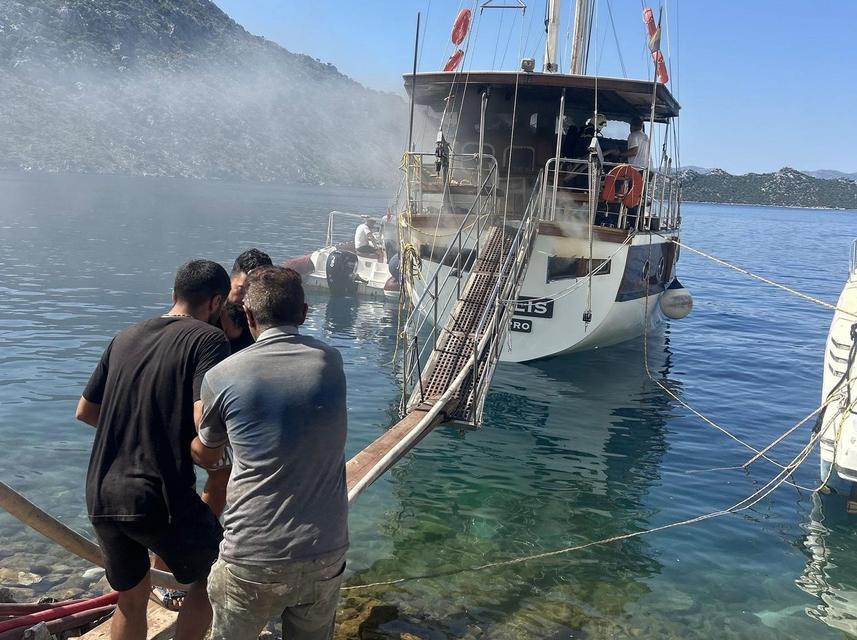 Marmaris’teki tekne yangını söndürüldü