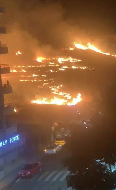 Gelin alma töreninde patlatılan havai fişekler yangına neden oldu