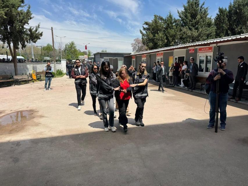 Belediyeye operasyon: Eski AK Partili belediye başkanı dahil 46 şüpheli adliyede