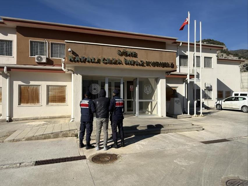 Aydın'da aranan şahıslar jandarmadan kaçamadı