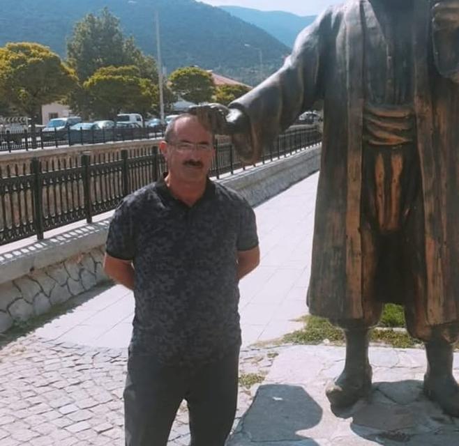 Evine malzeme taşırken iş makinesinin altında can verdi