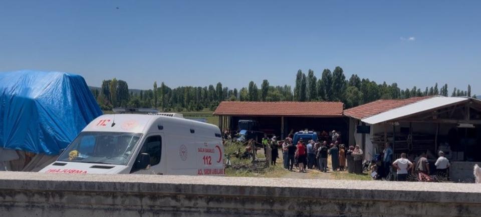Muhtarın oğlu traktör kazasında hayatını kaybetti