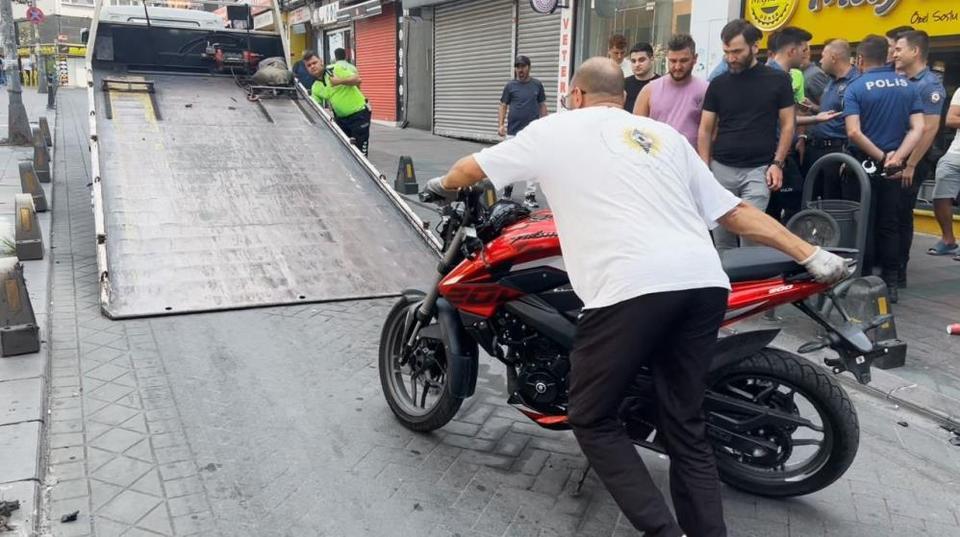 Motosiklet yayaya çarptı