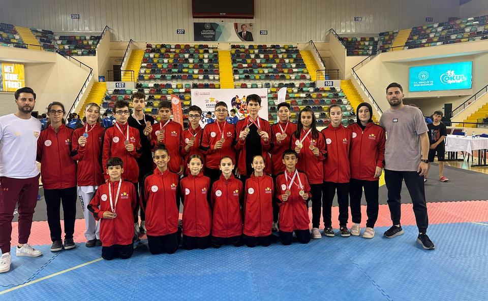 Aydınlı sporcular tarihi başarıya imza attı