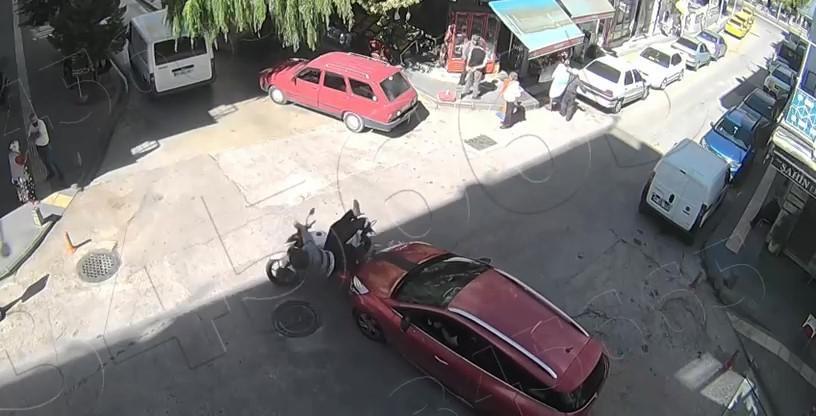 Havada takla atan motosikletli hiçbir şey olmamış gibi ayağa kalktı