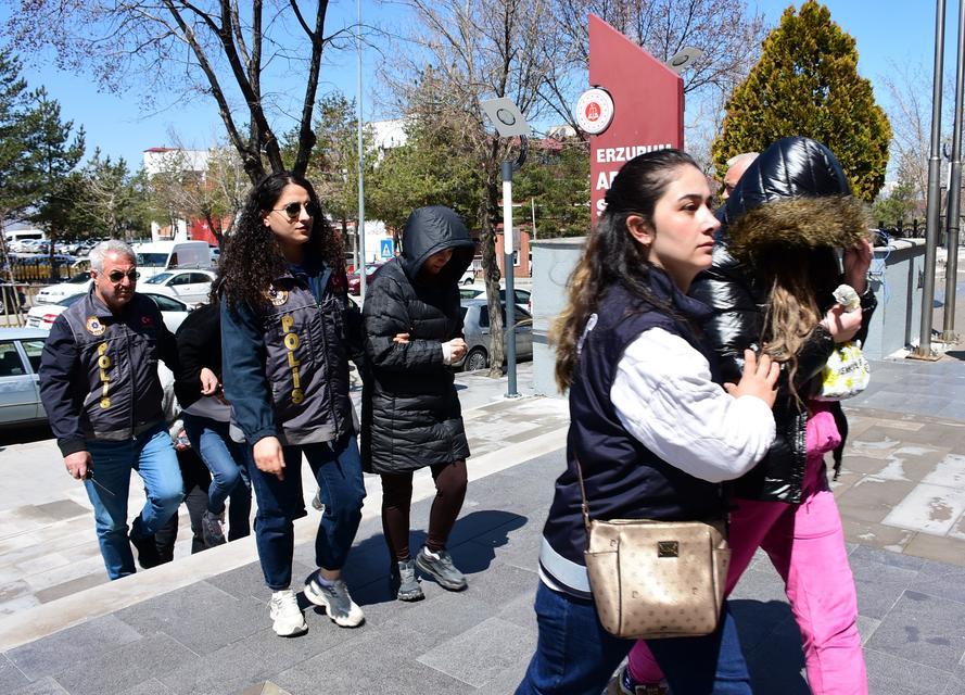 Masaj salonu maskesi altında fuhuş şebekesine darbe