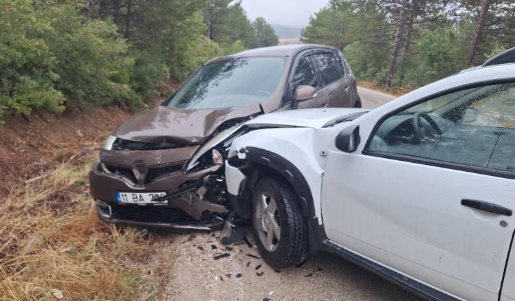 Seyir halinde kafa kafaya çarpıştılar; 3 yaralı