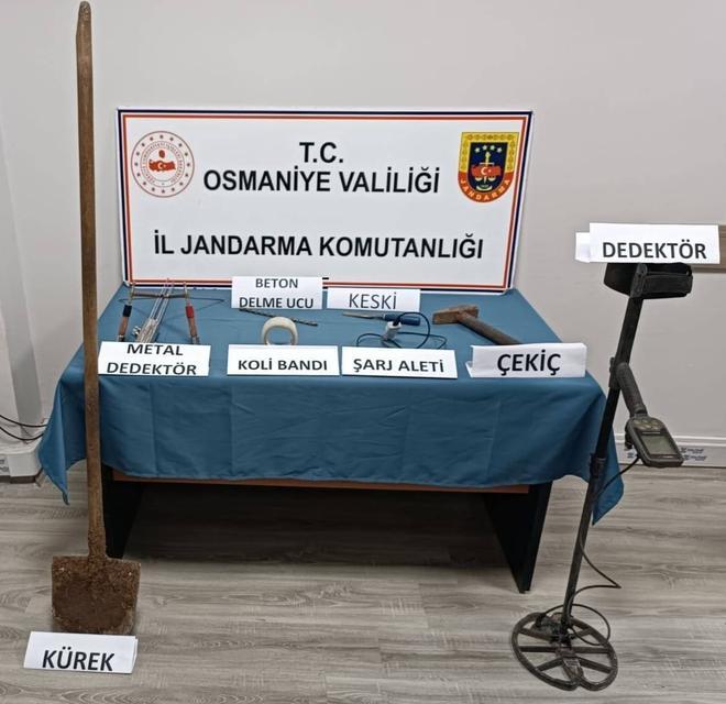OSMANİYE'DE KAÇAK KAZI YAPAN 4 KİŞİ SUÇÜSTÜ YAKALANDI