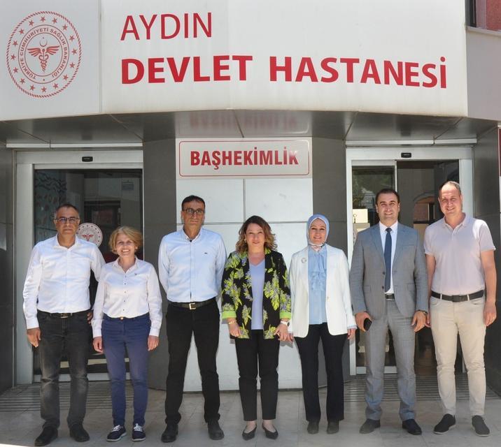 Aydın Devlet Hastanesi’nde bayram coşkusu: Sağlık çalışanları bayramlaştı