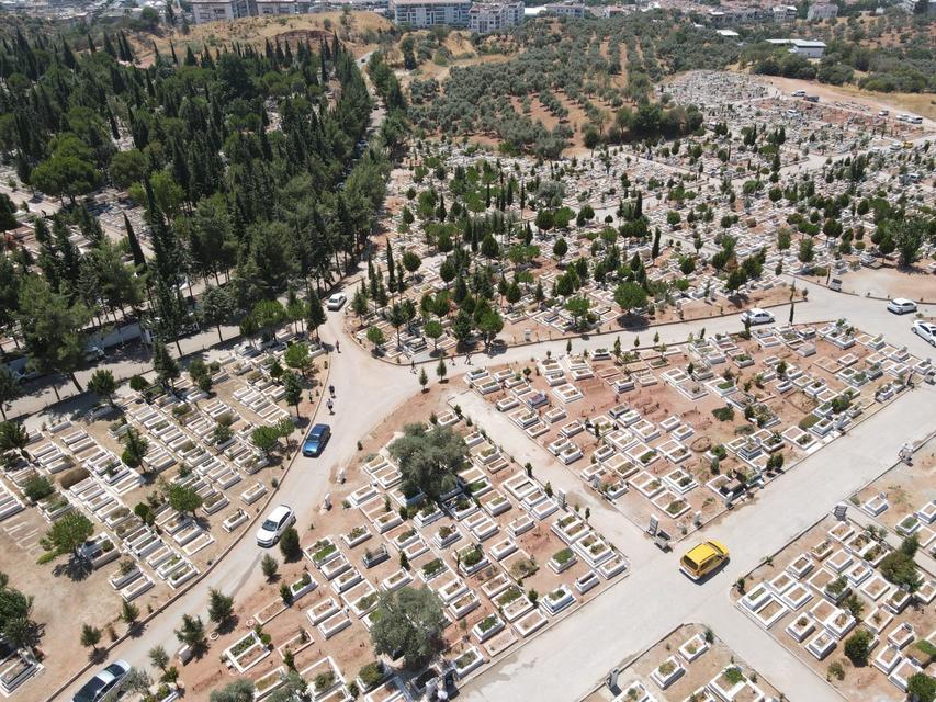 EFELER'DEN MEZARLIK ZİYARETLERİNE ÜCRETSİZ ULAŞIM DESTEĞİ