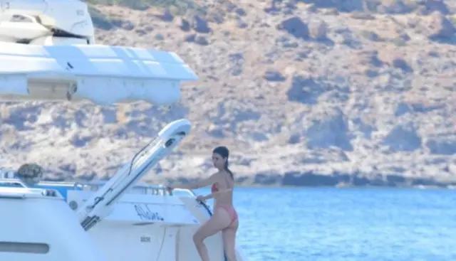Beren Saat'i teknede görüntülediler