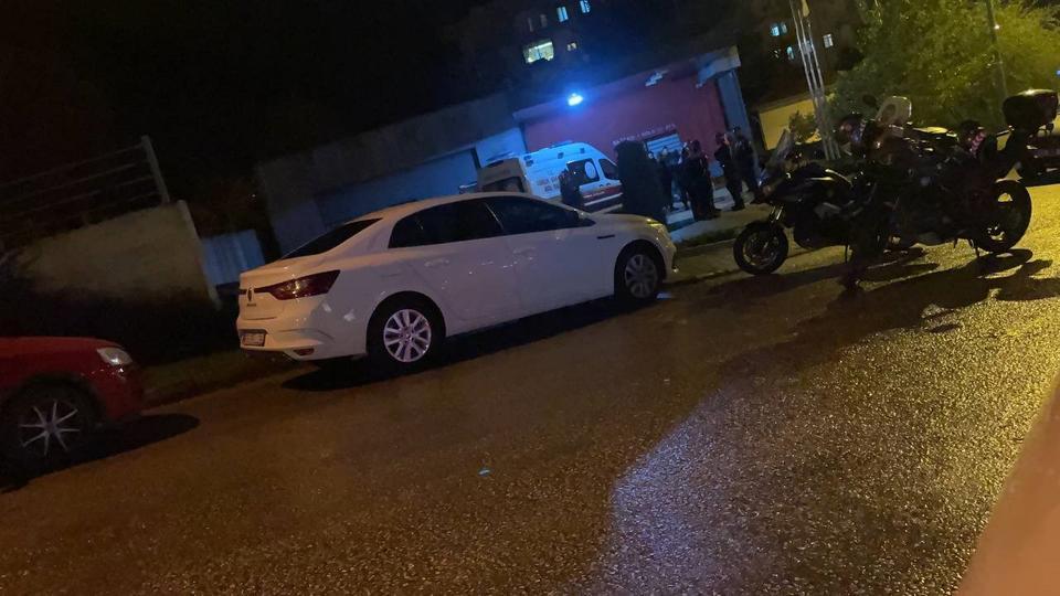 KURŞUNLADIKLARI ARAÇTAN İNDİRDİKLERİ 2 KİŞİYİ DARP EDEN ŞÜPHELİLER KOVALAMACA SONUCU YAKALANDI