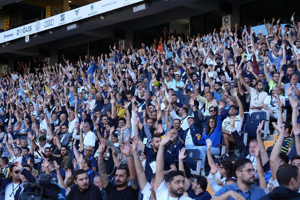 Başkan Ali Koç ve yönetimi, ibra edildi
