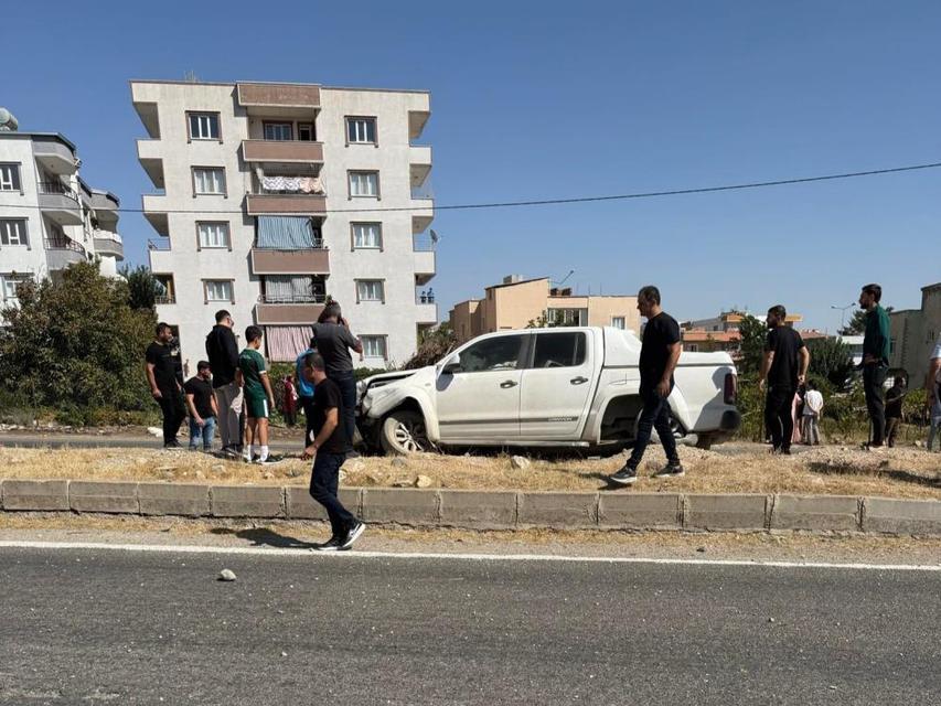 Pikap aydınlatma direğine çarptı: 1 yaralı