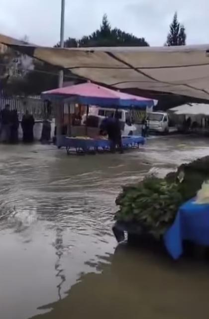 Söke Yenikent Pazarı su altında kaldı