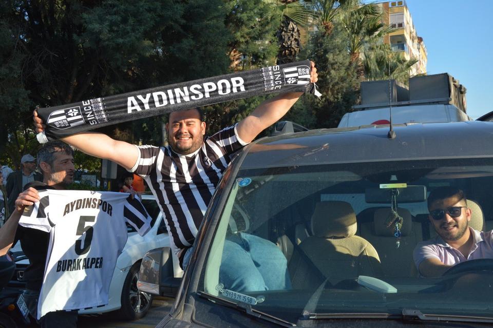 AYDINSPORLULAR MEYDANA İNDİ, ŞAMPİYONLUĞU KUTLADI