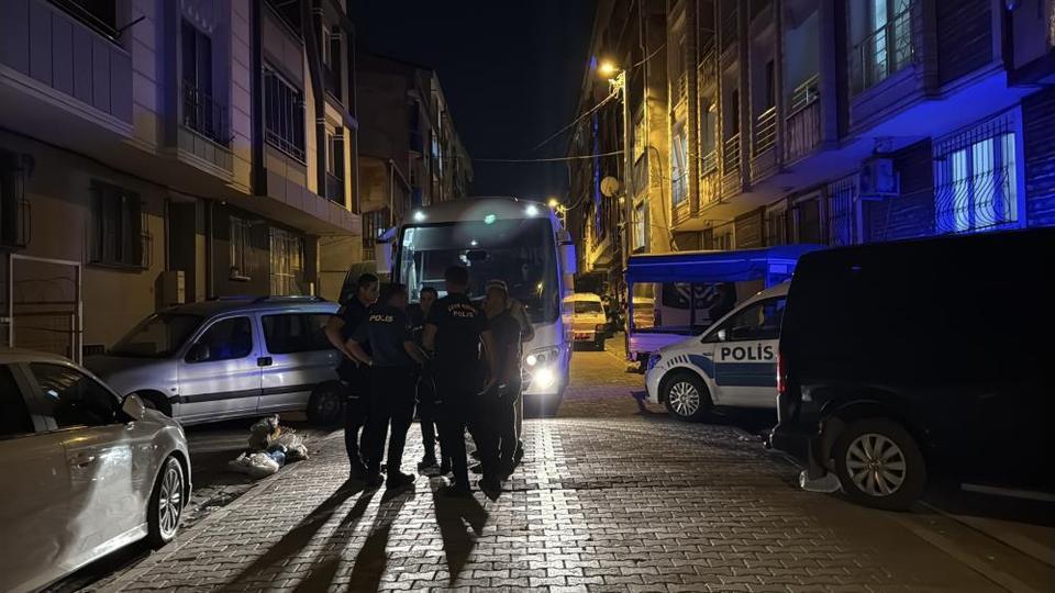 Komşu kavgasında kan aktı
