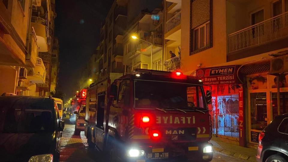 Aydın'da gece yarısı panik! Apartmanın çatısından yükselen duman korkuttu