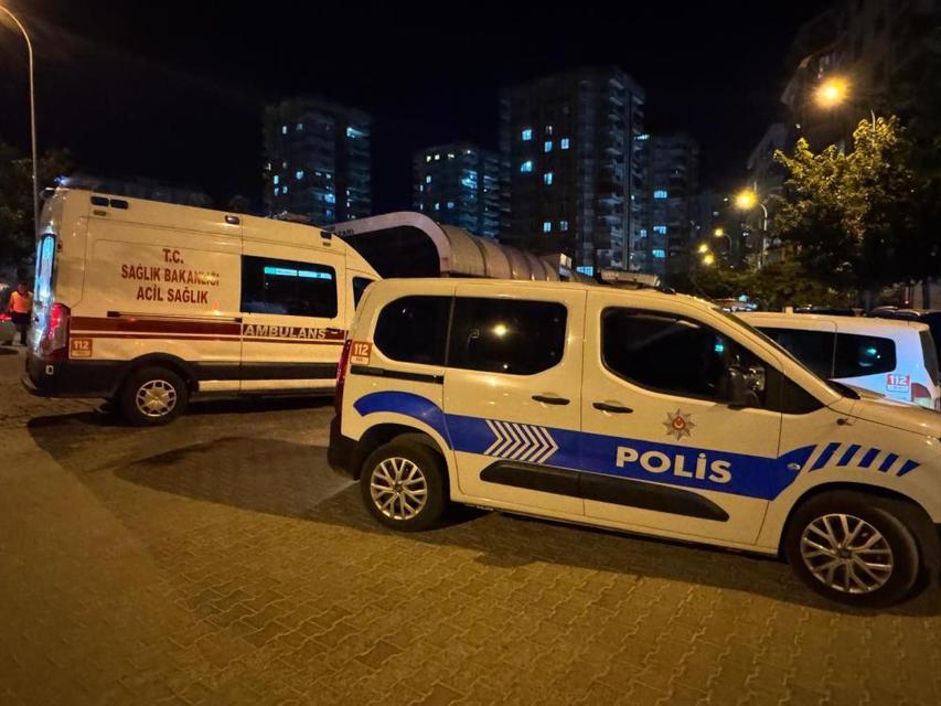 Kanlı kavganın ortasında kalan anne öldü, oğlu yaralandı