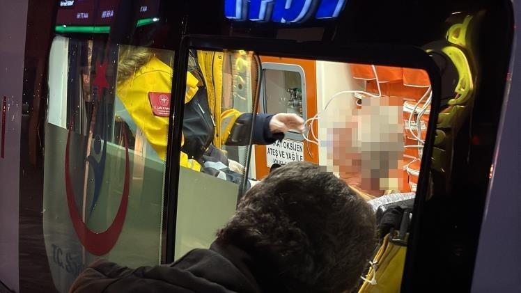 ALKOLLÜ ŞEKİLDE OCAĞA MAKARNA KOYUP UYUYAKALDI, KENDİSİNİ YANGINDAN KURTARAN EKİPLERE "BORCUM NE KADAR?" DİYE SORDU ARKADAŞI İLE KAVGA ETTİKTEN SONRA ALKOL ALAN YAŞLI ŞAHIS ÖLÜMDEN DÖNDÜ