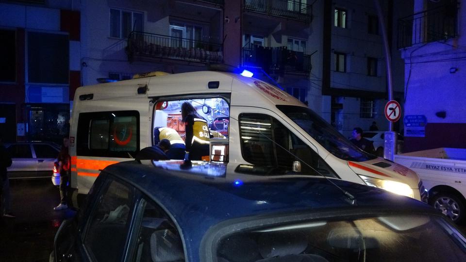 UŞAK'TA İKİ GRUP ARASINDA BIÇAKLI KAVGA: 3 YARALI