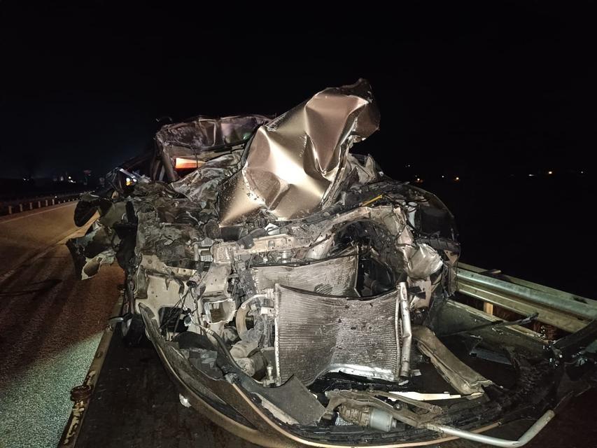 Otomobil kamyona arkadan çarptı, sürücü ağır yaralandı