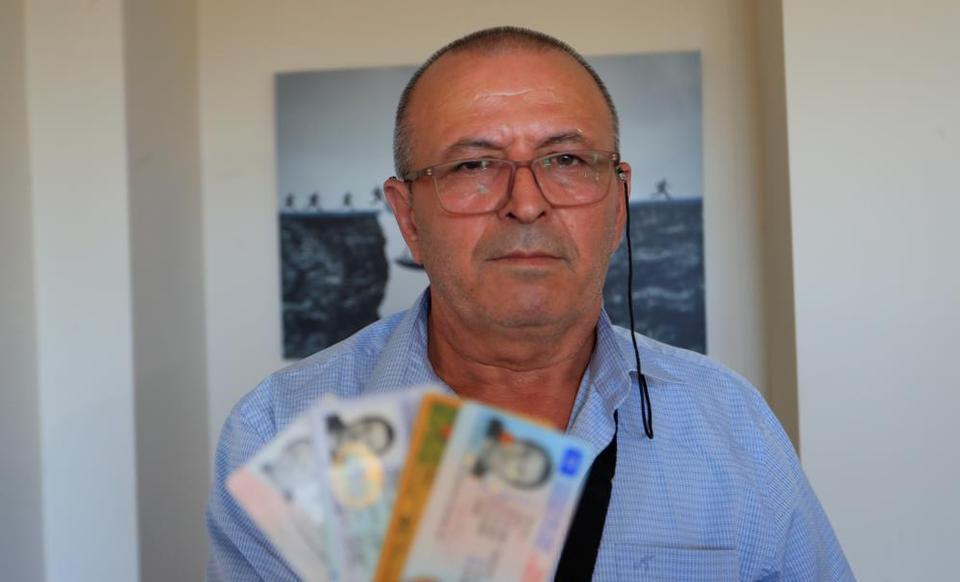 5 isimle yaşayan adam emeklilik mücadelesi veriyor