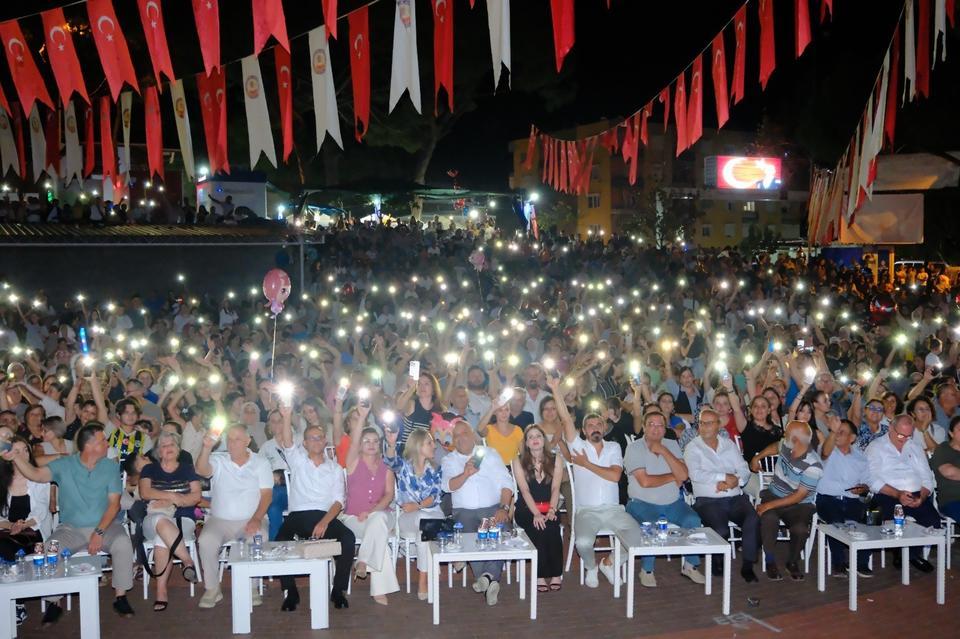 KUYUCAK, KURTULUŞ GÜNÜNÜ KONSERLE KUTLADI