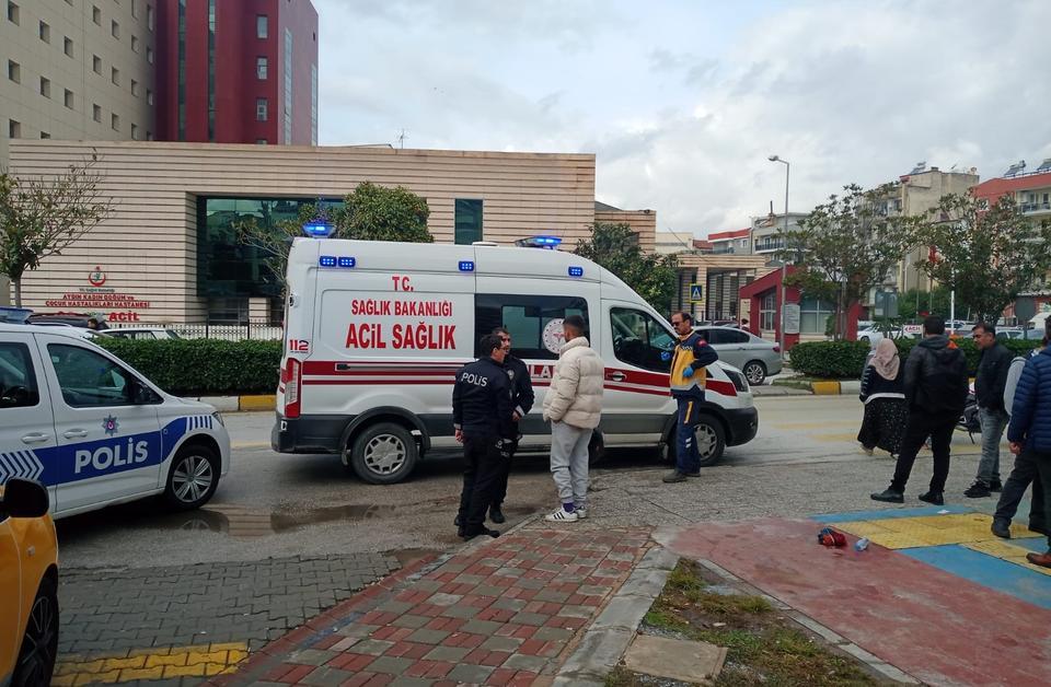 YOLDA FENALAŞAN GENÇ KIZ AMBULANSLA HASTANEYE KALDIRILDI