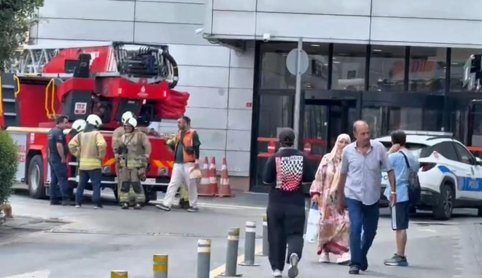AVM de yangın paniği