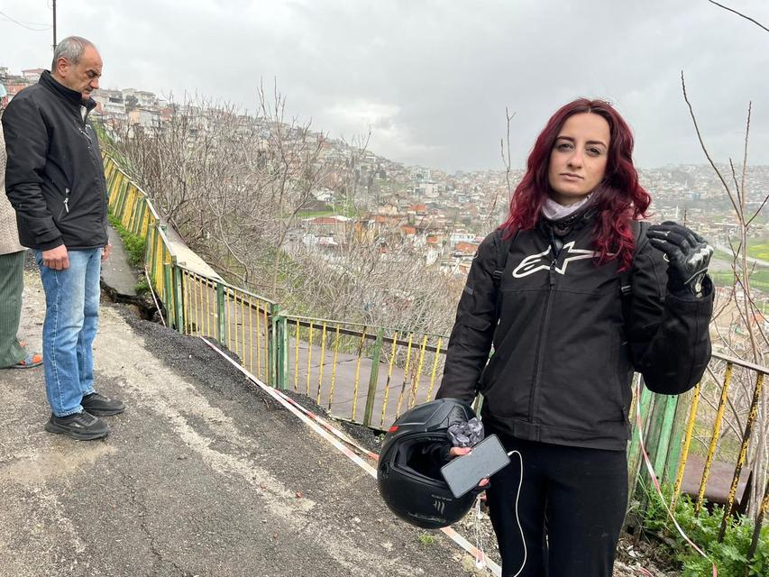 SAĞANAK SONRASI YOL ÇÖKTÜ, MAHALLEYİ ENDİŞE KAPLADI
