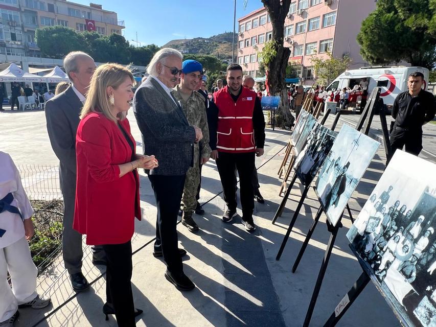 Cumhuriyet Meydanında Kızılay Resim Sergisi Düzenlendi