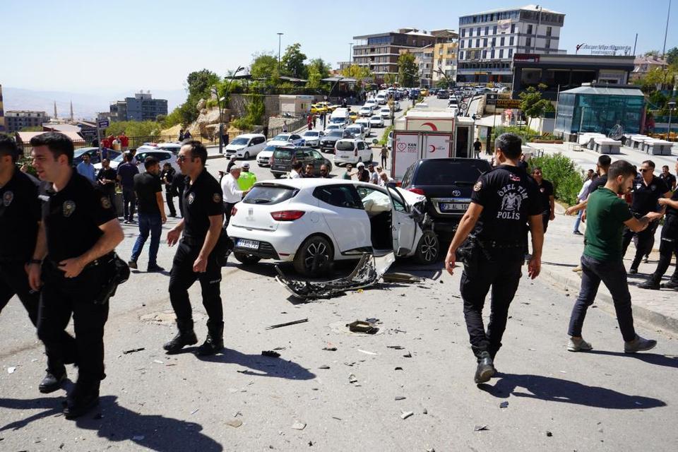 Zincirleme kaza dehşeti: 5 araç karıştı, 1’i çocuk 3 yaralı